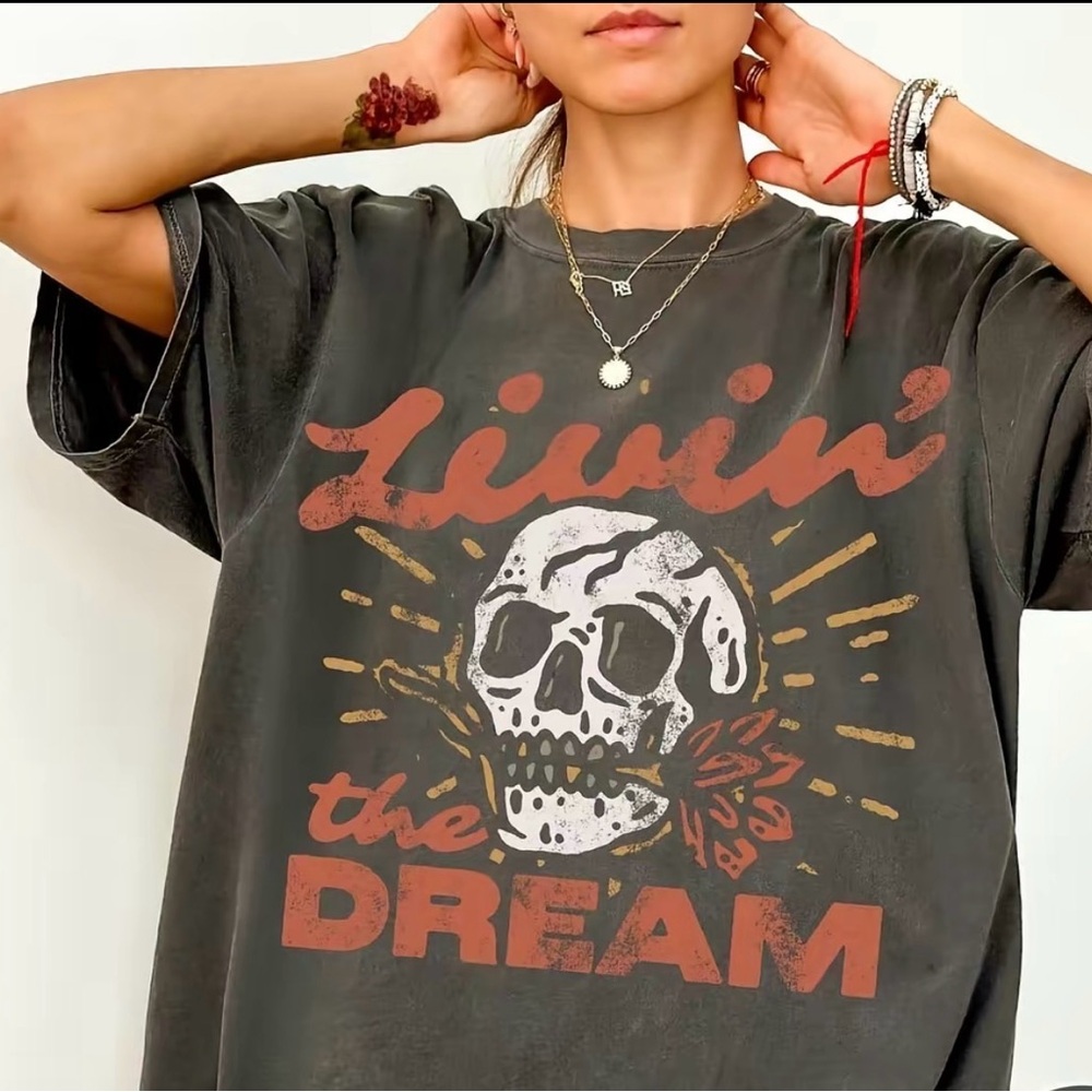 Graphic Skull 'Livin' the Dream' Tee - Black acid wash